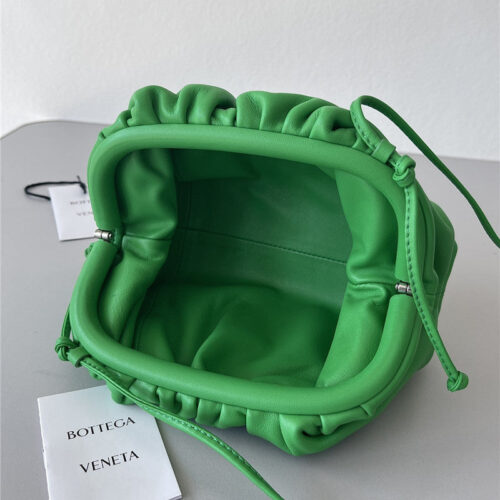High Quality Luxury Bottega Veneta Green Pouch Bag product detail