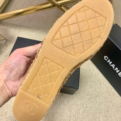 High Quality Luxury Chanel Classic Plush Logo Shoes – Style 43110 product detail