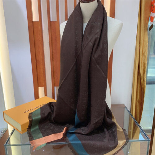 High Quality Luxury Louis Vuitton Monogram Scarf alternate view