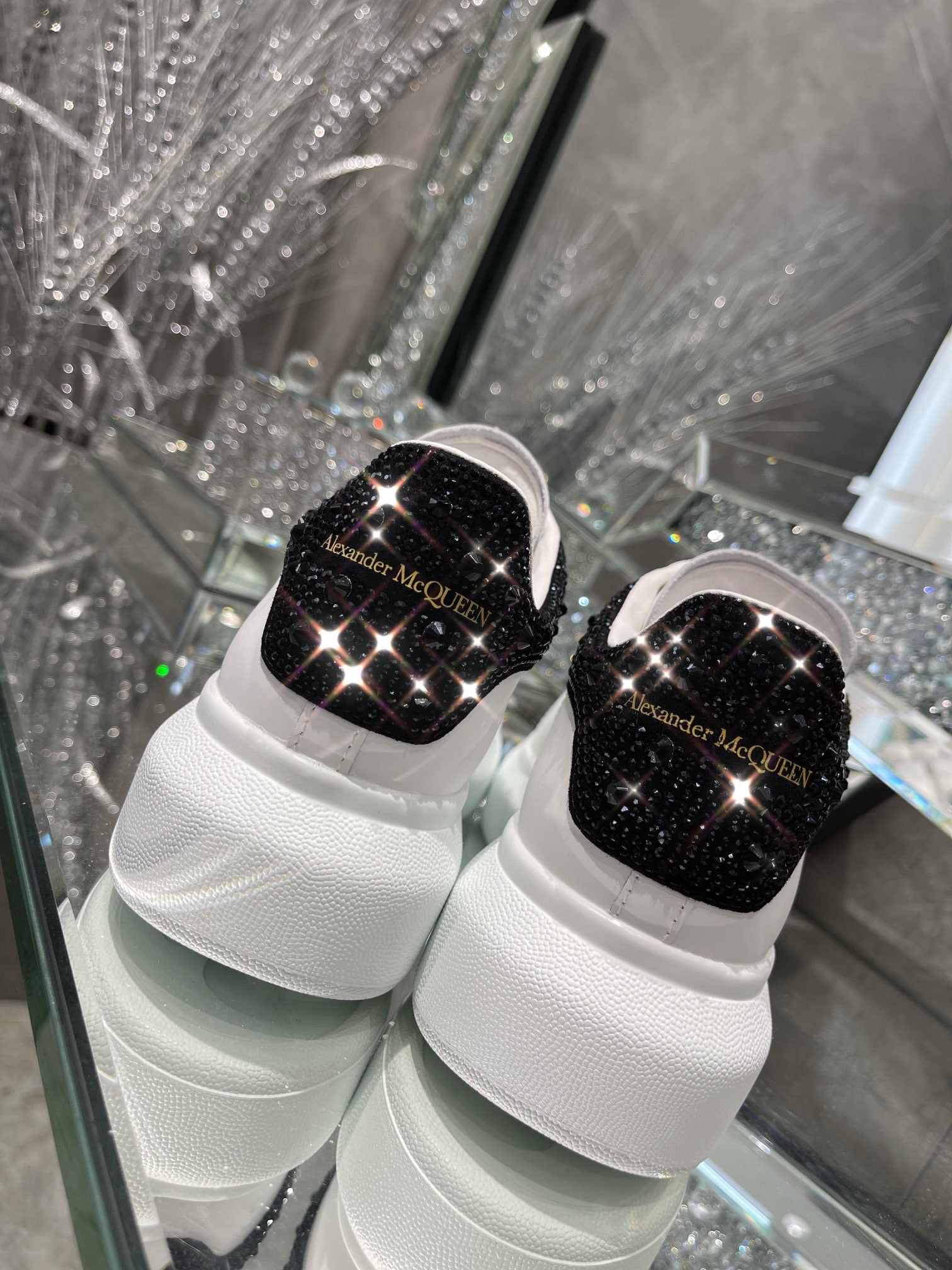 High Quality Luxury Alexander McQueen Couple Sneakers – Style 62659 product detail