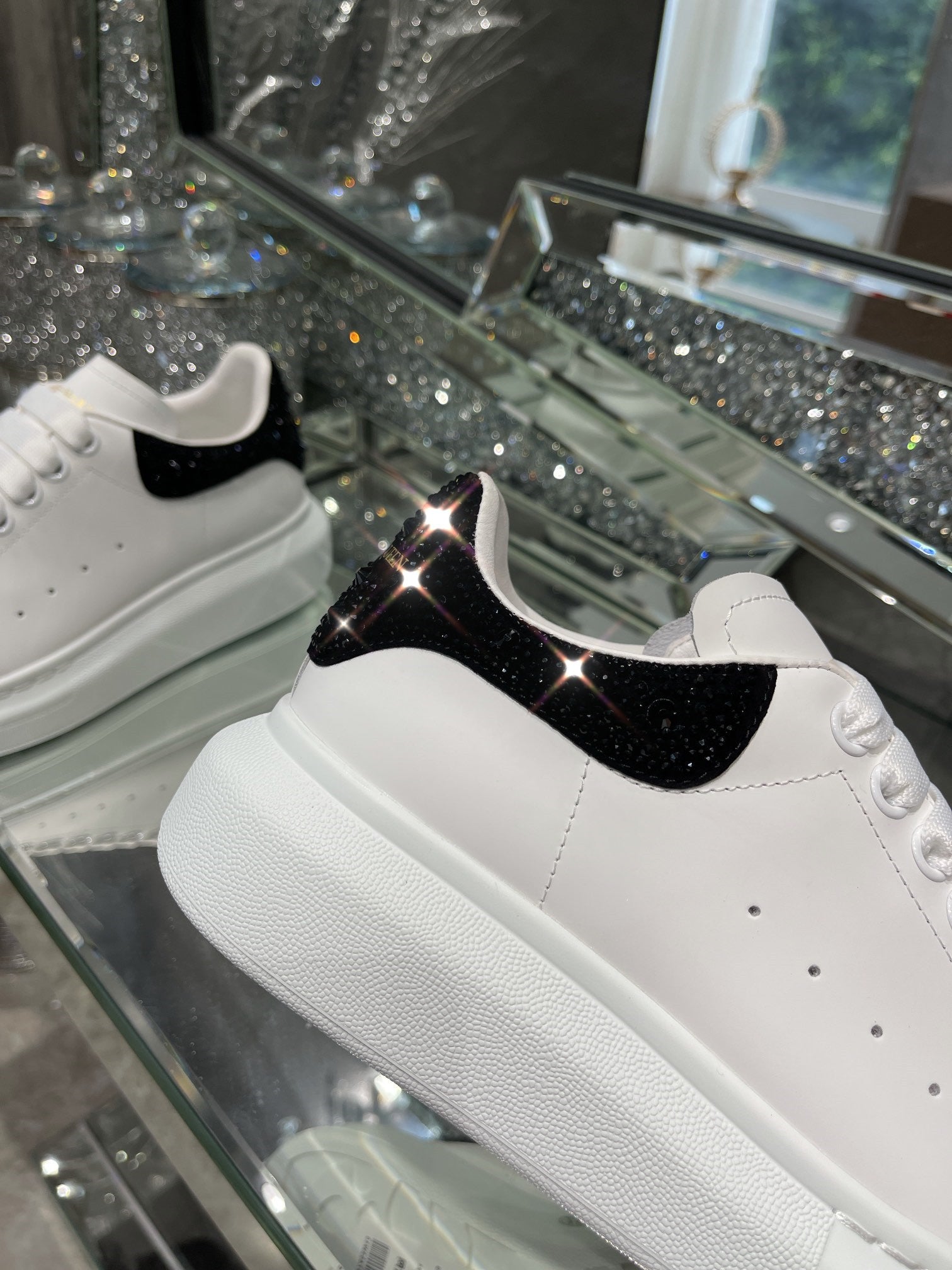 High Quality Luxury Alexander McQueen Couple Sneakers – Style 62659 product detail