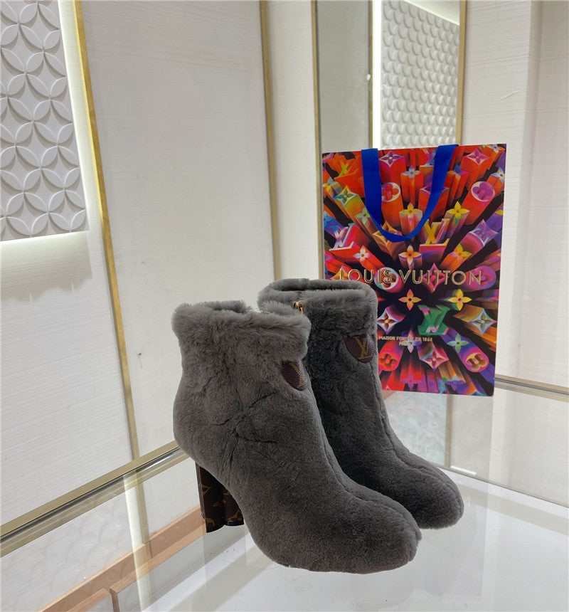 High Quality Luxury Louis Vuitton Rabbit Fur Ankle Boots – Style 36515