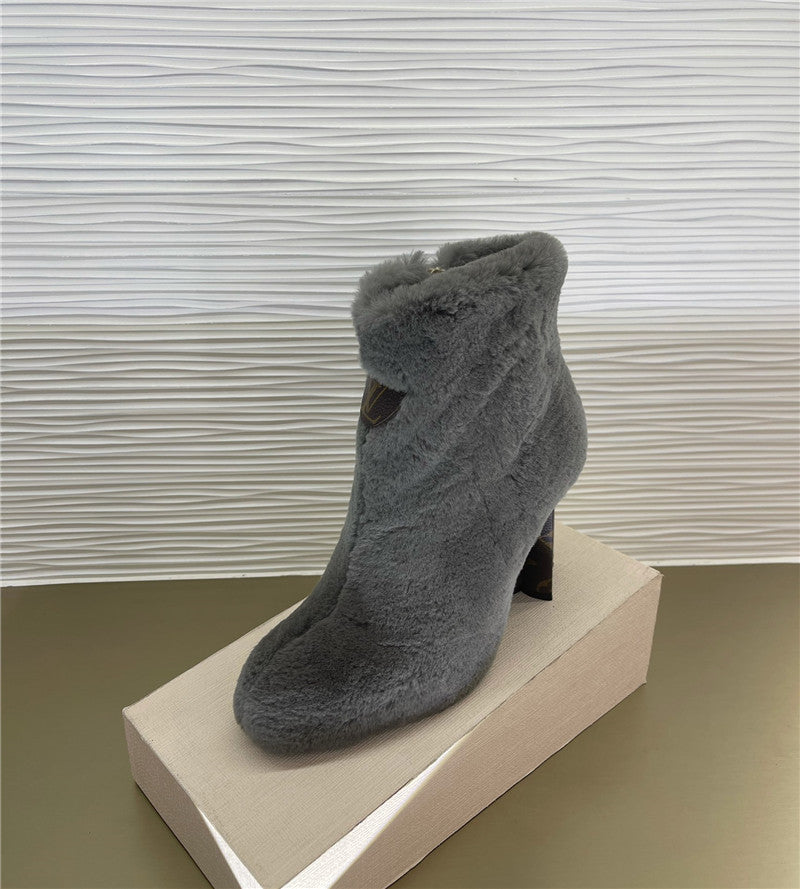 High Quality Luxury Louis Vuitton Rabbit Fur Ankle Boots – Style 36515 product detail