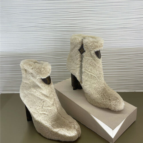 High Quality Luxury Louis Vuitton Rabbit Fur Ankle Boots alternate view