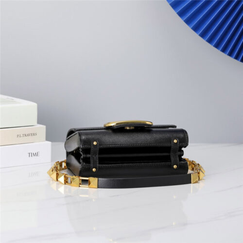 High Quality Luxury Valentino Garavani Stud Sign Shoulder Bag – Style 03732 product detail
