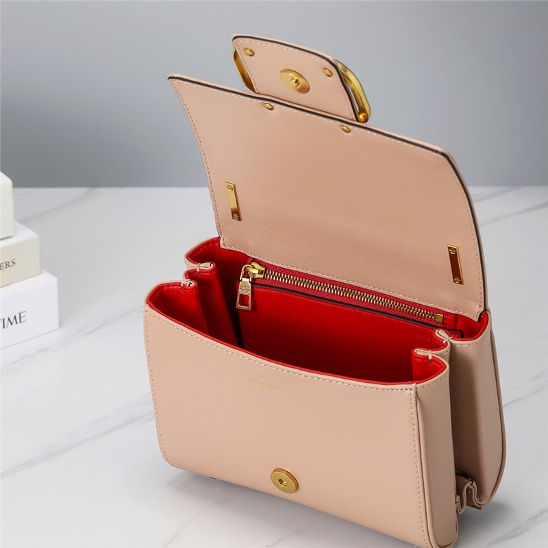 High Quality Luxury Valentino Garavani Stud Sign Shoulder Bag – Style 03731 product detail