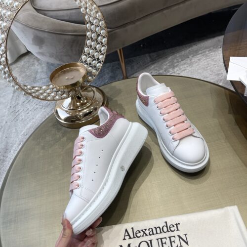 High Quality Luxury Alexander McQueen Couple Sneakers – Style 92035 product detail