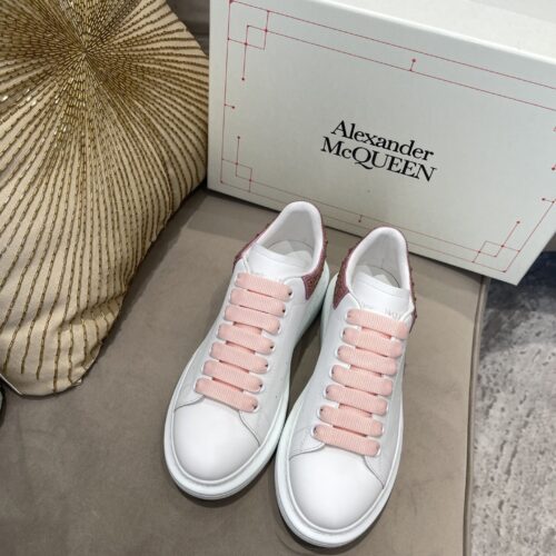 High Quality Luxury Alexander McQueen Couple Sneakers – Style 92035 product detail