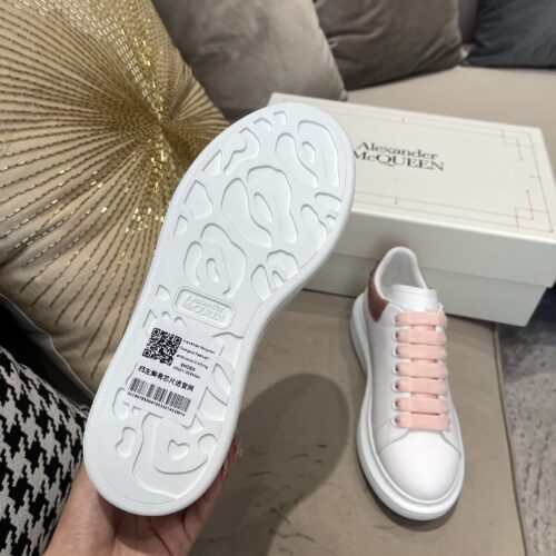 High Quality Luxury Alexander McQueen Couple Sneakers – Style 92035 product detail