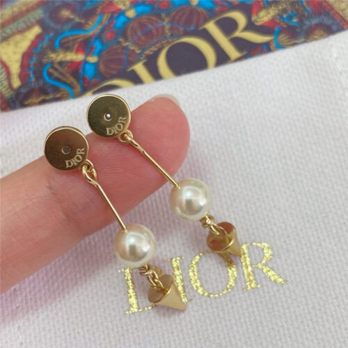 High Quality Luxury Dior Shell Pearl Earrings product detail