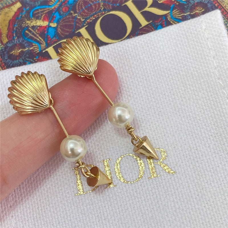High Quality Luxury Dior Shell Pearl Earrings product detail
