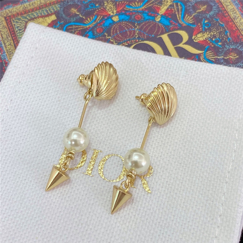 High Quality Luxury Dior Shell Pearl Earrings product detail