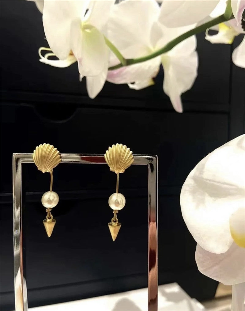 High Quality Luxury Dior Shell Pearl Earrings product detail