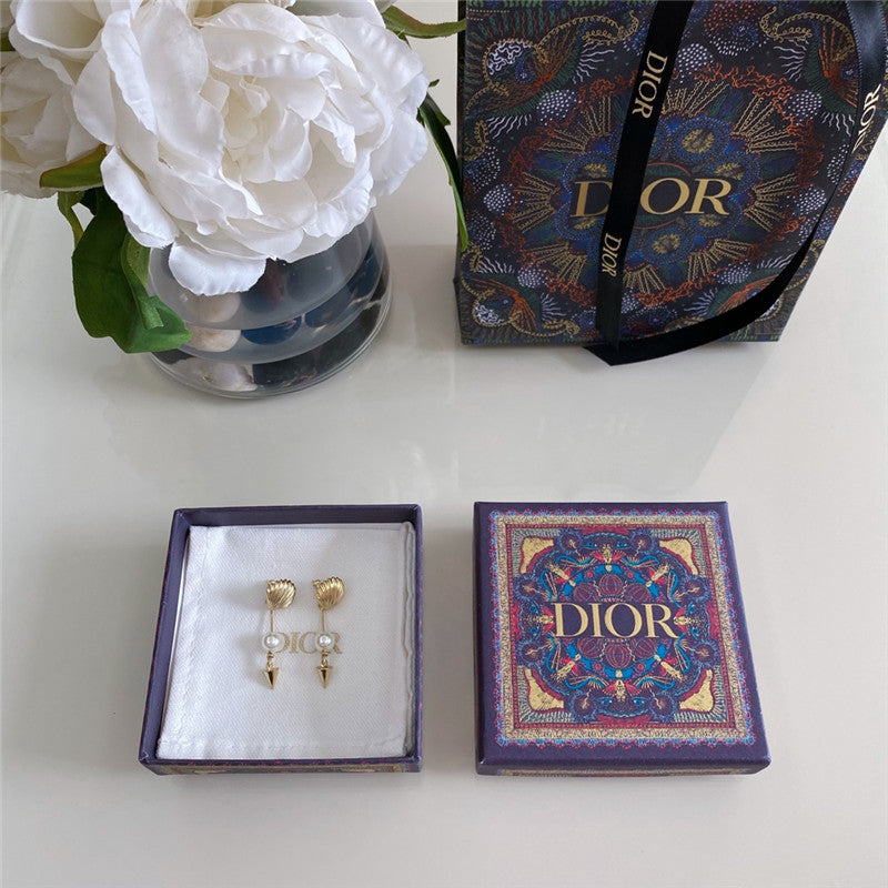 High Quality Luxury Dior Shell Pearl Earrings product detail