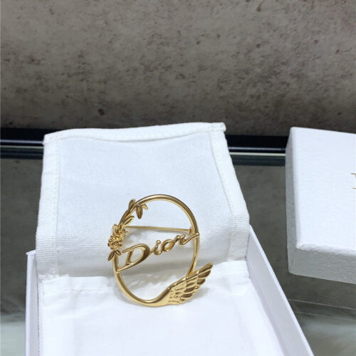 High Quality Luxury Dior D Letter Brooch – Style 50676 product detail
