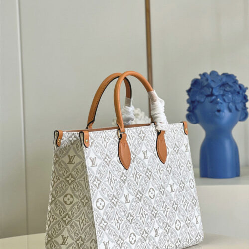 High Quality Luxury Louis Vuitton Monogram Onthego Tote Bag alternate view