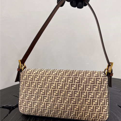 High Quality Luxury Fendi 1997 Classic Hobo Bag alternate view