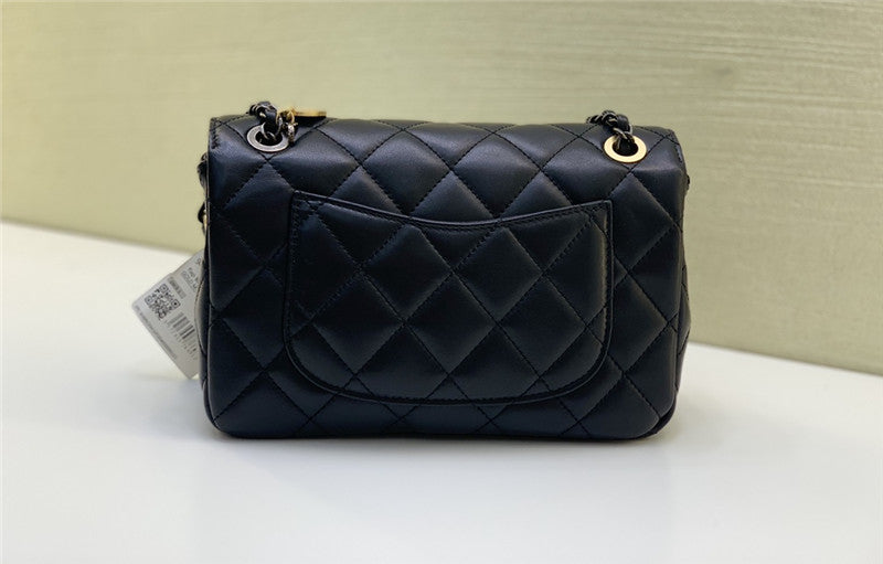 High Quality Luxury Chanel Badge CF Metal Decorative Chain Bag Large product detail