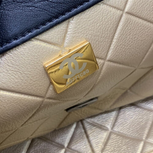 High Quality Luxury Chanel Badge CF Metal Decorative Chain Bag Large product detail