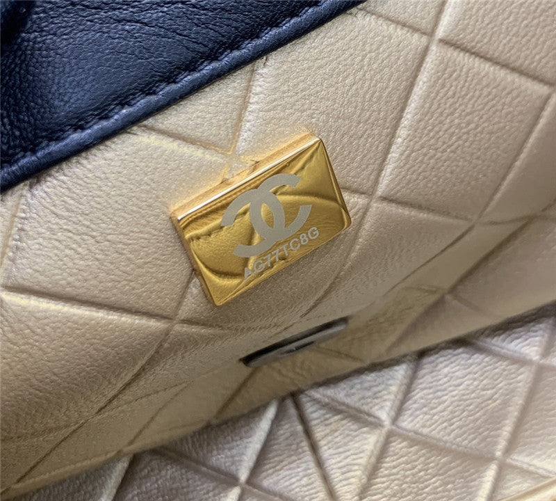 High Quality Luxury Chanel Badge CF Metal Decorative Chain Bag Large product detail