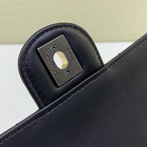 High Quality Luxury Chanel Badge CF Metal Decorative Chain Bag Large product detail