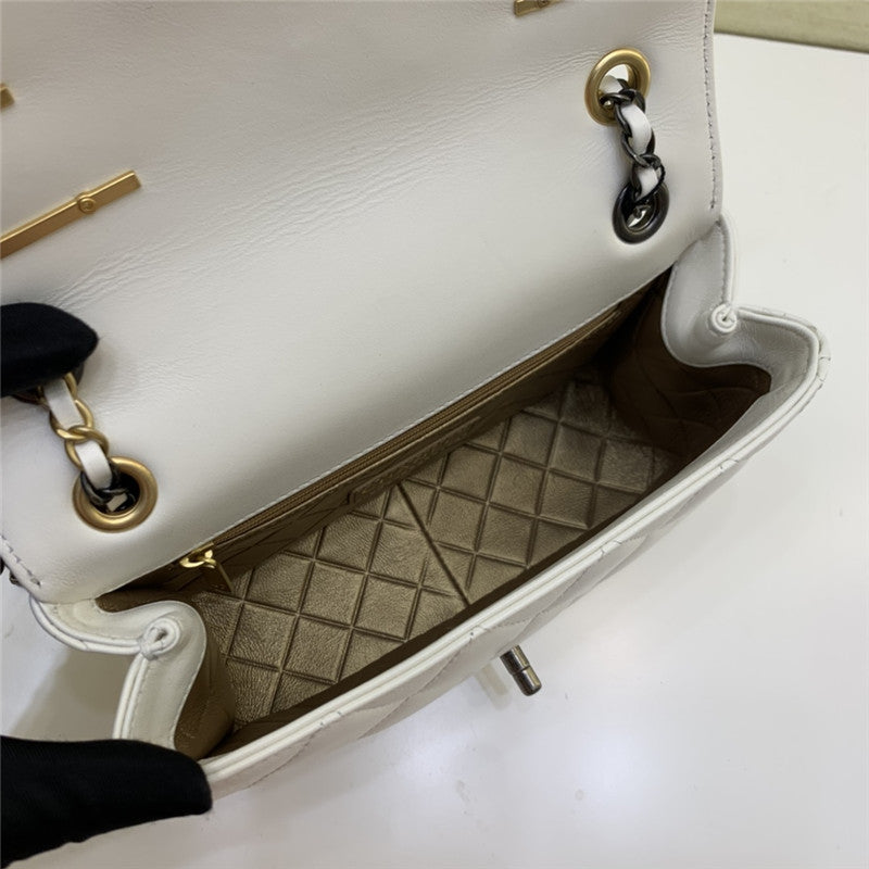 High Quality Luxury Chanel Badge CF Metal Decorative Chain Bag Large – Style 46897 product detail