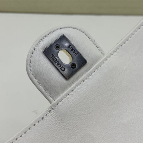 High Quality Luxury Chanel Badge CF Metal Decorative Chain Bag Large – Style 46897 product detail