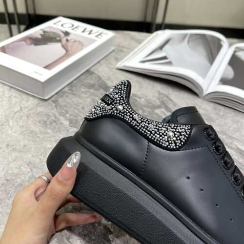 High Quality Luxury Alexander McQueen Couple Sneakers product detail