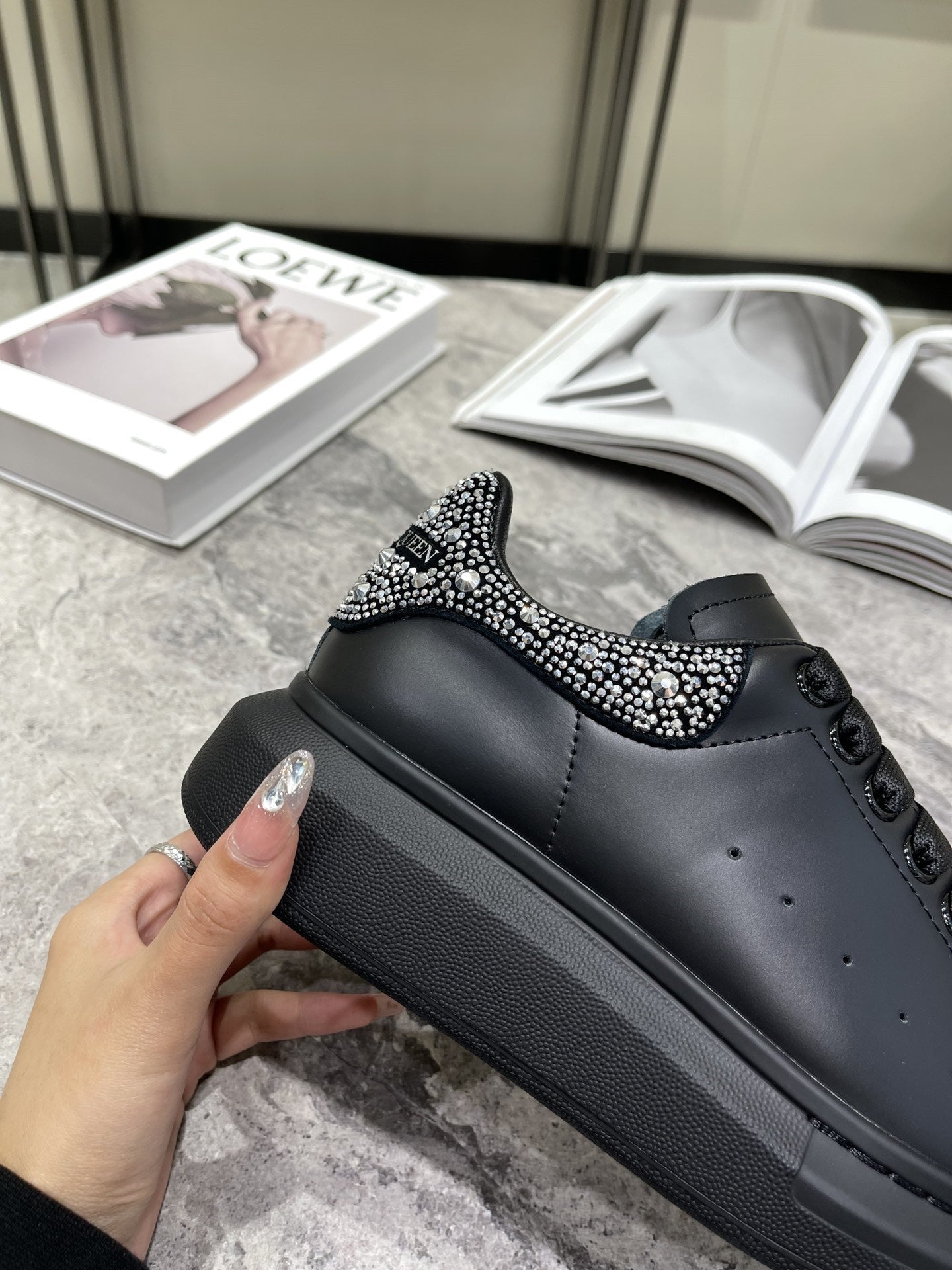 High Quality Luxury Alexander McQueen Couple Sneakers product detail