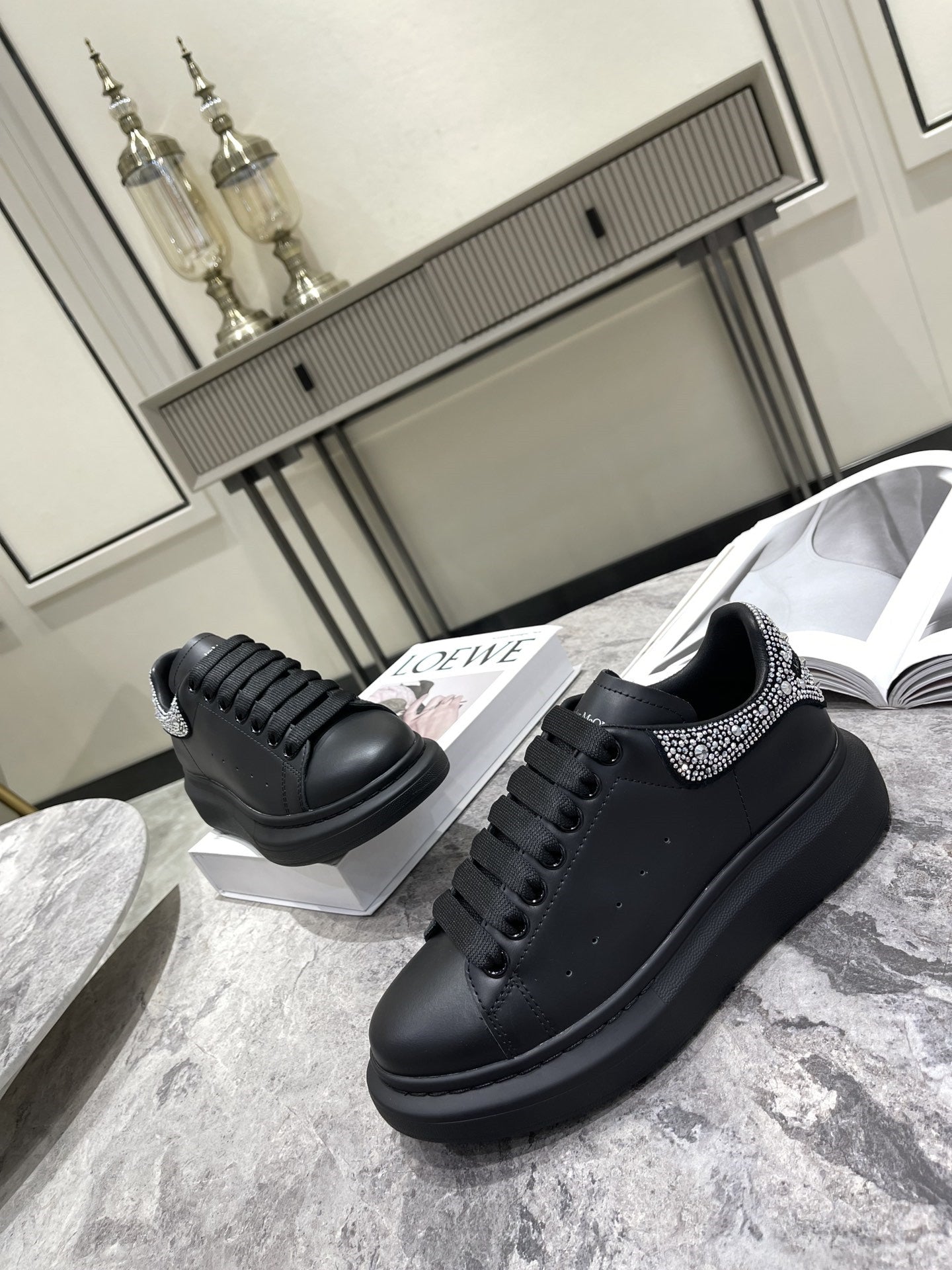 High Quality Luxury Alexander McQueen Couple Sneakers product detail