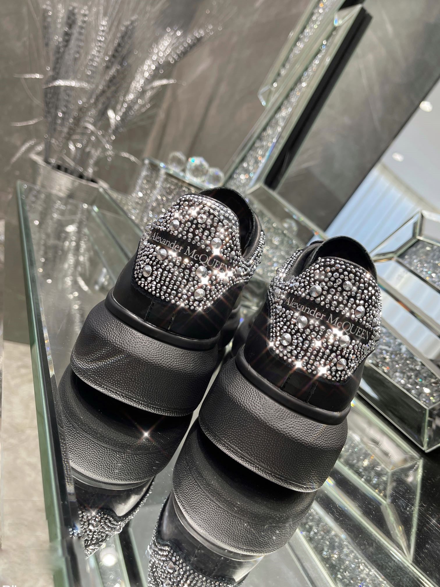 High Quality Luxury Alexander McQueen Couple Sneakers product detail