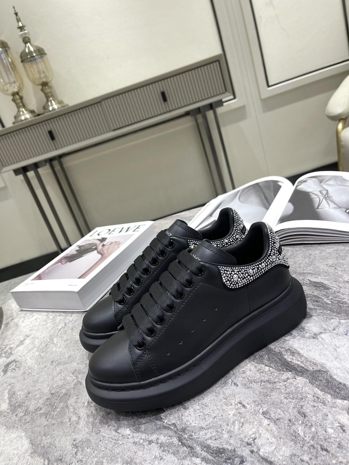 High Quality Luxury Alexander McQueen Couple Sneakers product detail