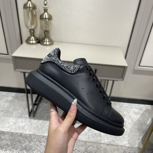 High Quality Luxury Alexander McQueen Couple Sneakers alternate view