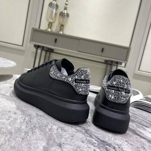 High Quality Luxury Alexander McQueen Couple Sneakers product detail