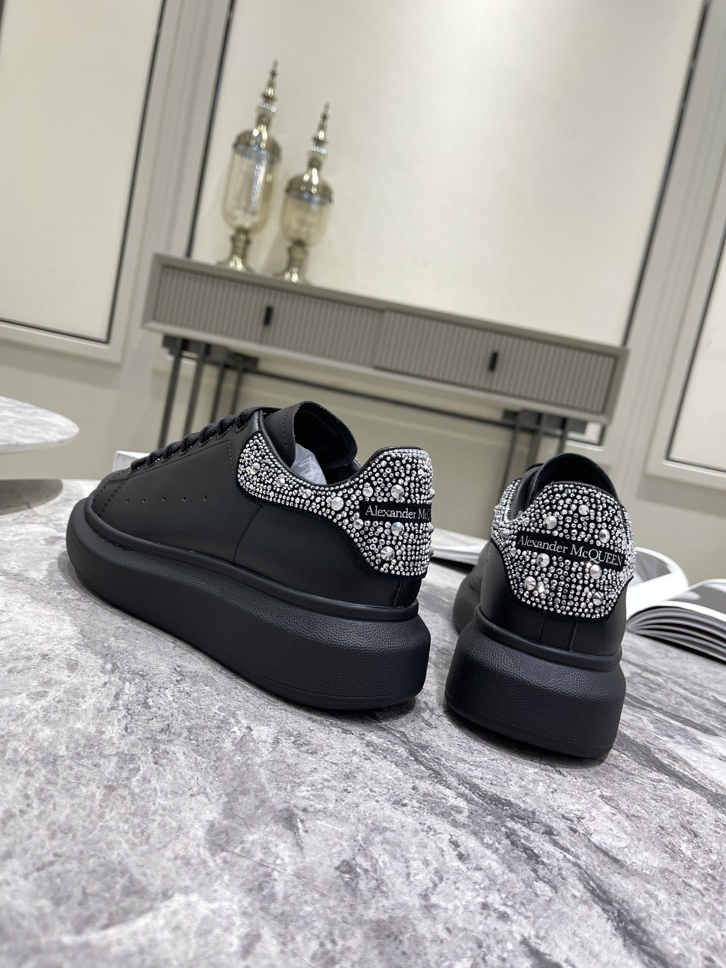 High Quality Luxury Alexander McQueen Couple Sneakers product detail