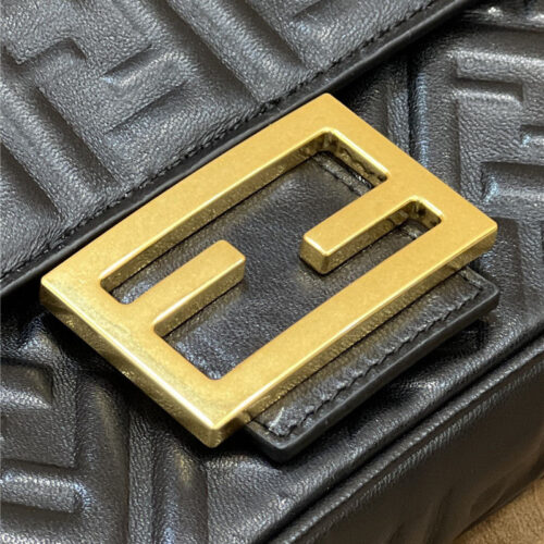 High Quality Luxury Fendi Classic Embossed Baguette Bag product detail