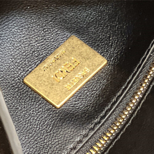 High Quality Luxury Fendi Classic Embossed Baguette Bag product detail
