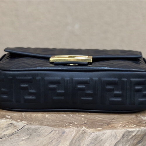 High Quality Luxury Fendi Classic Embossed Baguette Bag product detail