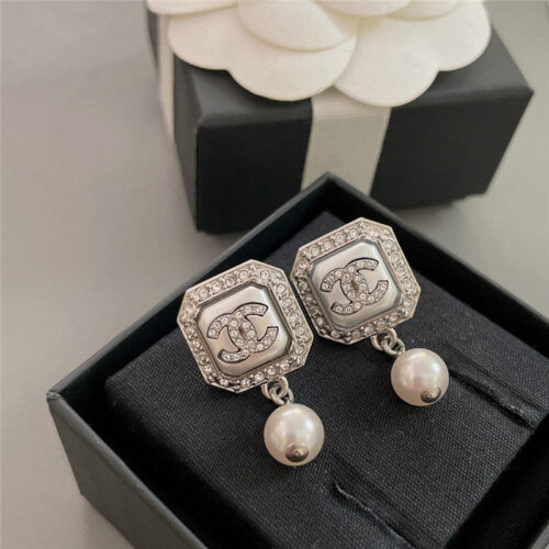 High Quality Luxury Chanel Double C Classic Element Earrings alternate view