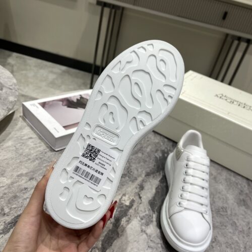 High Quality Luxury Alexander McQueen Couple Sneakers – Style 93731 product detail