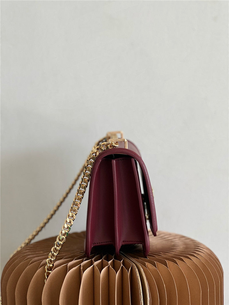 High Quality Luxury Burberry Tb Logo Lock Bag product detail
