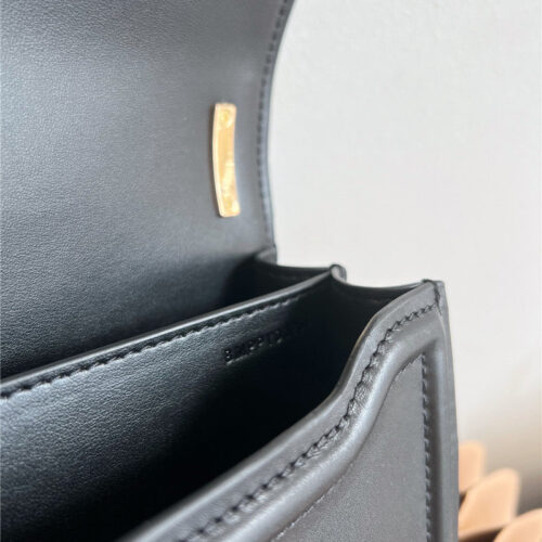 High Quality Luxury Burberry Tb Logo Lock Bag – Style 42463 product detail
