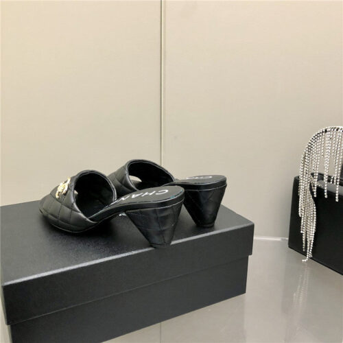 High Quality Luxury Chanel Classic C Buckle Slippers product detail