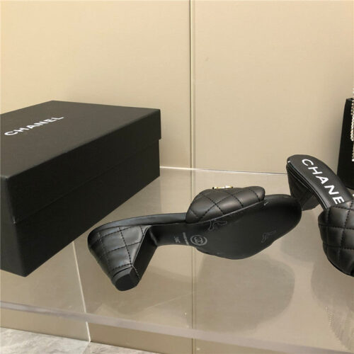 High Quality Luxury Chanel Classic C Buckle Slippers product detail
