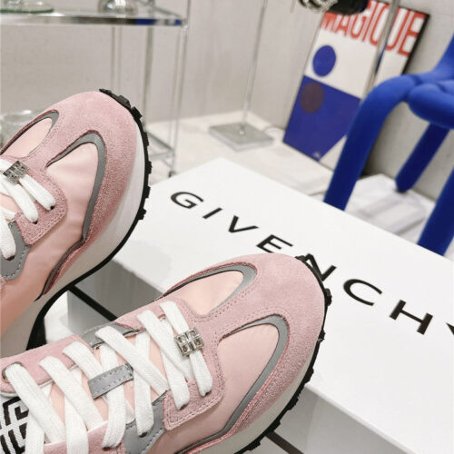High Quality Luxury Givenchy Giv Runner Logo Sneaker – Style 08259 product detail