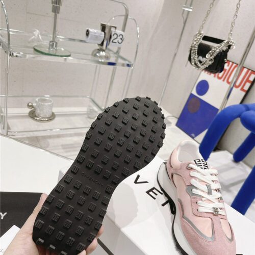 High Quality Luxury Givenchy Giv Runner Logo Sneaker – Style 08259 product detail