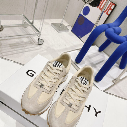 High Quality Luxury Givenchy Giv Runner Logo Sneaker alternate view