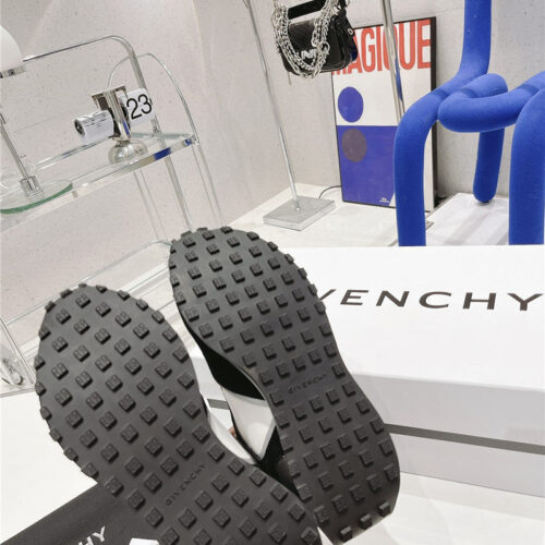 High Quality Luxury Givenchy Giv Runner Logo Sneaker – Style 01475 product detail