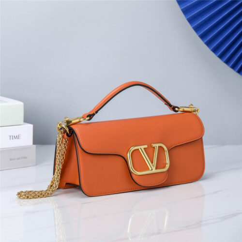 High Quality Luxury Valentino Vlogo Signature Calfskin Shoulder Bag – Style 03885 product detail