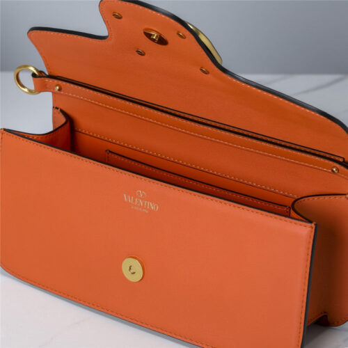 High Quality Luxury Valentino Vlogo Signature Calfskin Shoulder Bag – Style 03885 product detail